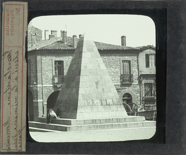 Constantine. Monument elevé à la mémoire d'un générale – secondary view of slide