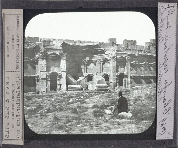 Chambre circulaire de l'Acropole, Baalbek – secondary view of slide