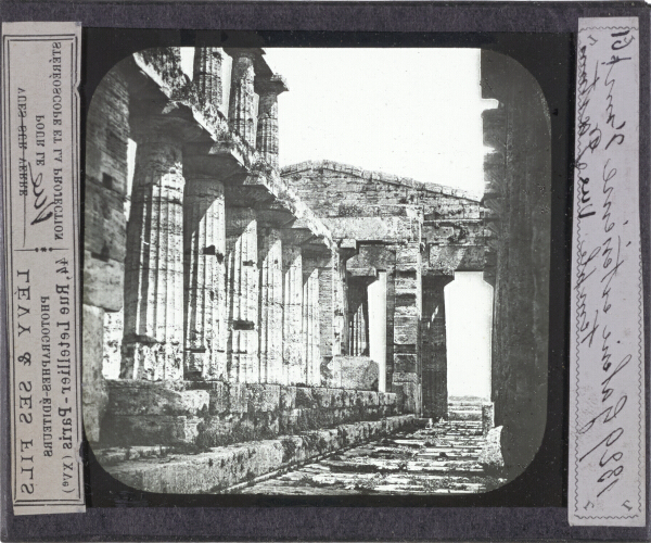 Galerie extérieure d'un Temple, Paestum – secondary view of slide
