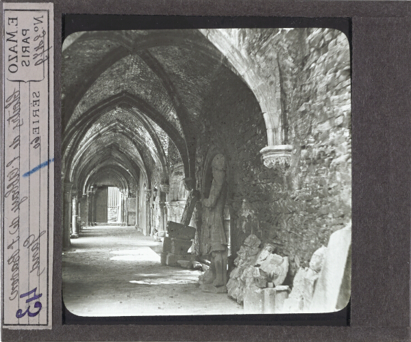 Ruines du cloître de l'abbaye de St-Bavon – secondary view of slide