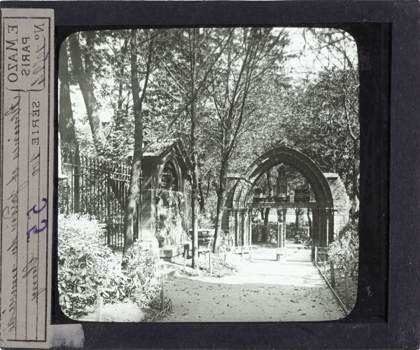 Cluny. Ruines et jardin du musée de Cluny – secondary view of slide