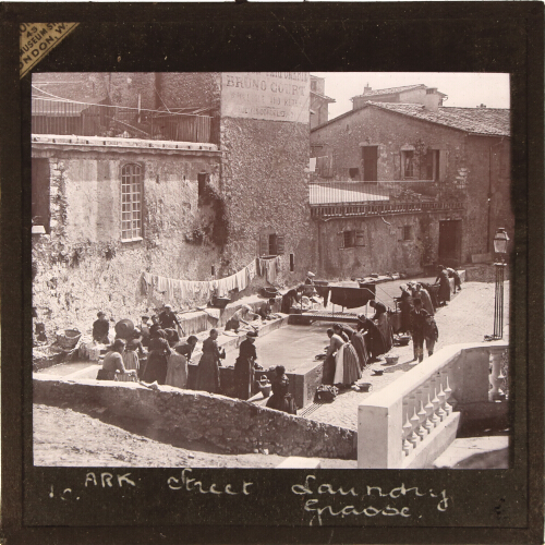 Street Laundry, Grasse