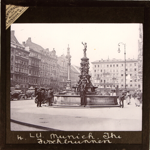 The Fischbrunnen, Marienplatz
