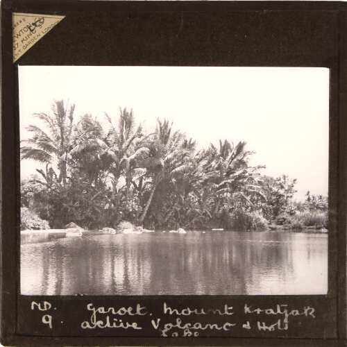 Garoet: Mount Kratjak, active Volcano and Hot Lake