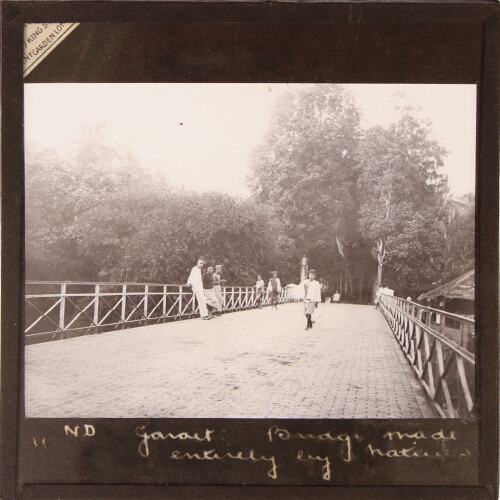 Garoet: Bridge made entirely by natives