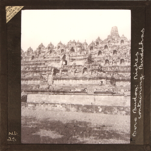 Boro Budoa: Niches containing Buddhas